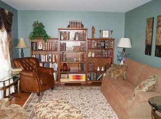 66 N Fiore Pkwy, Vernon Hills, IL