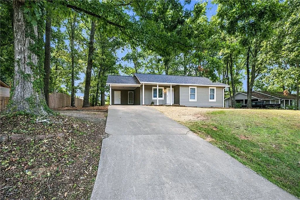 3 bed, 1.0 bath, 1035 sqft, $1,700 — Photo 1