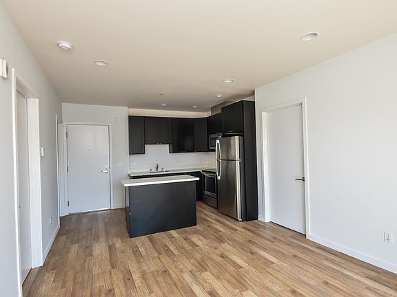 5th image of 280 Brighton Ave