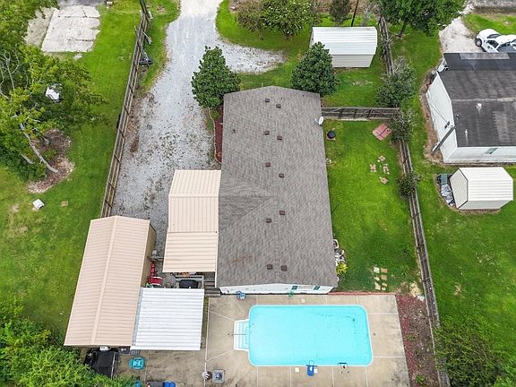 3rd image of 568 Parkwood Dr