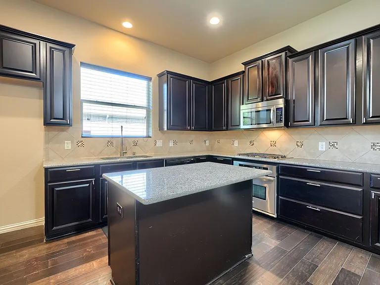 12372 Payne St — Photo 15