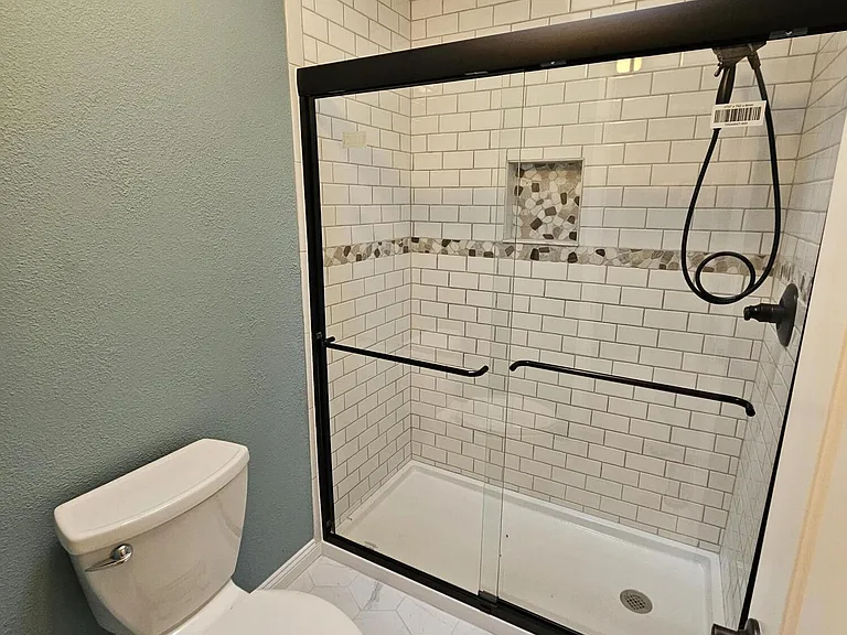 2219 Calle De Cantabria — Photo 27
