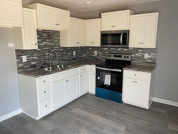 3rd image of 130 Pleasant Ln