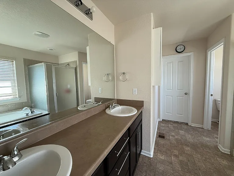 5047 S Versailles Cir — Photo 17