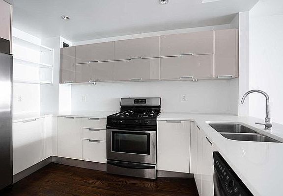 5th image of 210 E 124th St #4