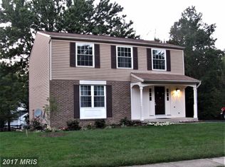 240 Silverleaf Dr, Sterling, VA 20164