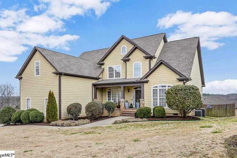 1st image of 300 Castle Creek Dr