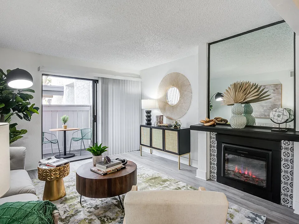 Fusion Warner Center - Living Room
