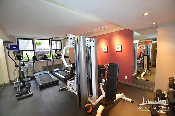 Rented by Manhattan Realty Group | media 16