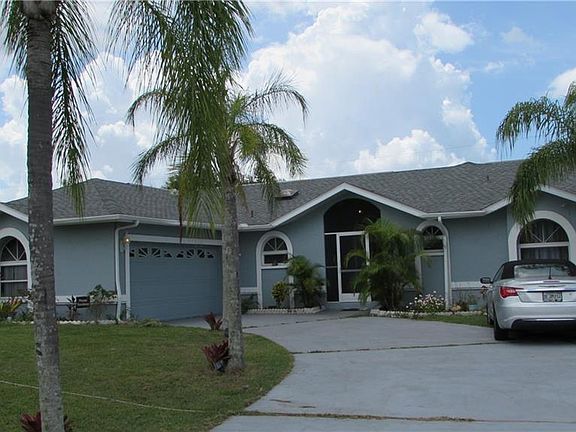 3rd image of 930 SW 32nd Ter