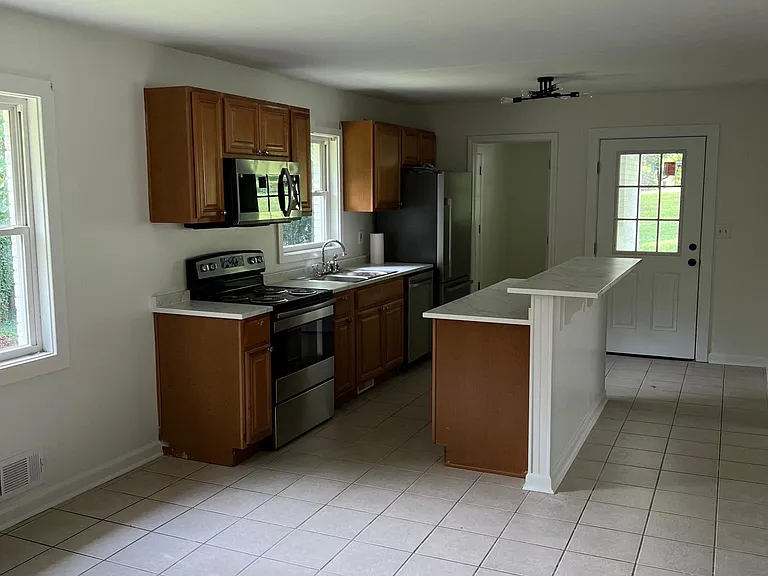 4454 Roberta Cir — Photo 8