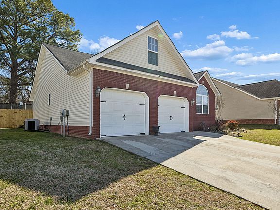 4th image of 94 Hatfield Dr