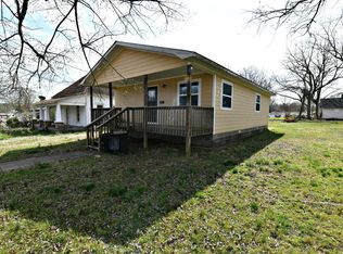 705 9th St, Mena, AR 71953
