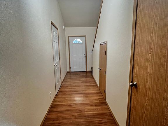 4th image of 1997 Kelowna Pl SE