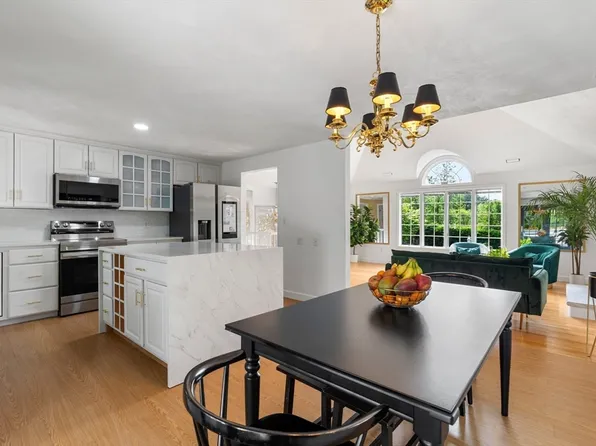 4 Blacksmith Way, Saugus, MA 01906