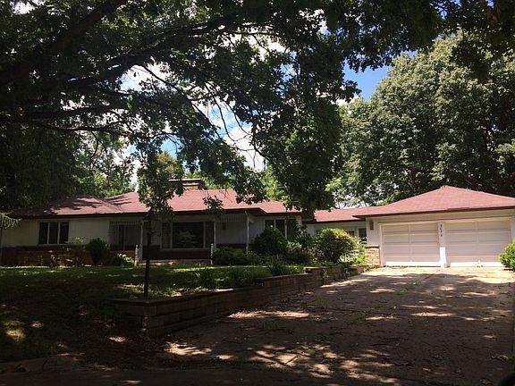3rd image of 305 Fletcher Dr