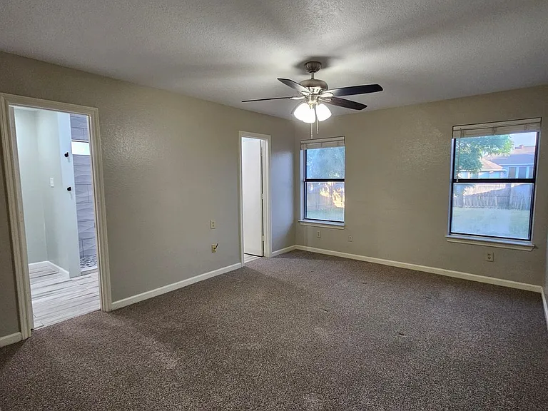 1402 Sheppard Ln — Photo 18