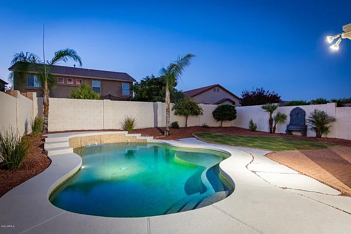 18606 W Sunnyslope Ln — Photo 1