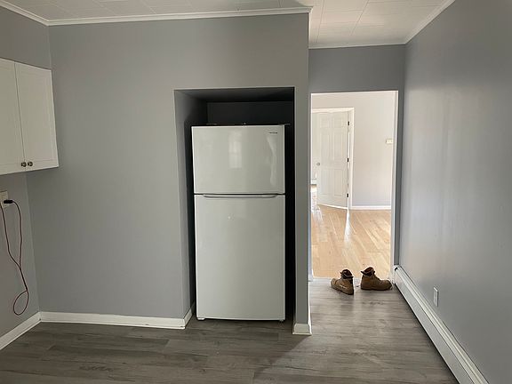 2nd image of 23 1/2 Bunn St #A