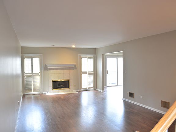 3rd image of 122 Schiller Pl