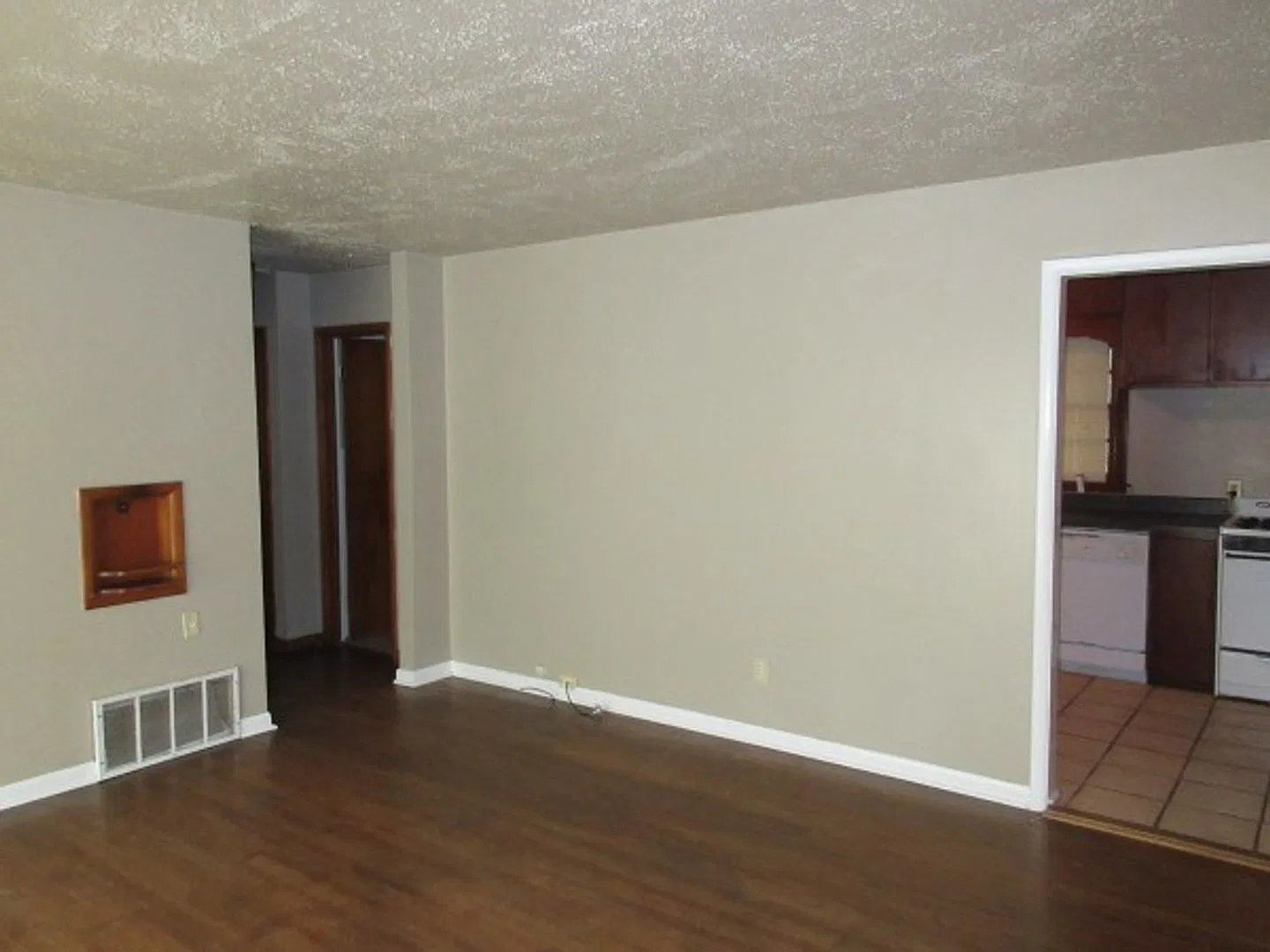 62.3 - 717 W. Bennett Drive — Photo 2