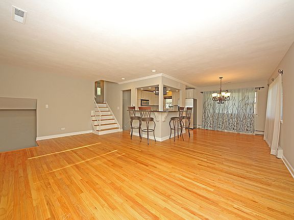 4th image of 654 S Park Blvd