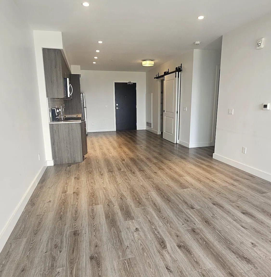 2 bed, $2,500 — Photo 3