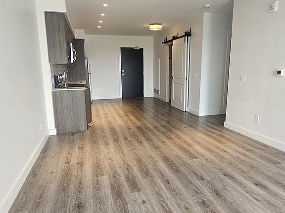 3rd image of 15 Glebe St #1905