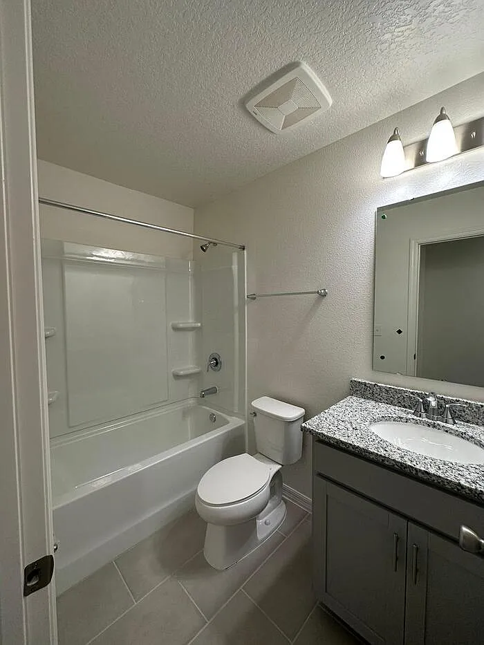 3 bed, 2.5 bath, 1418 sqft, $2,200 — Photo 4