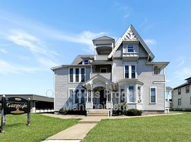 1314 W 4th St
