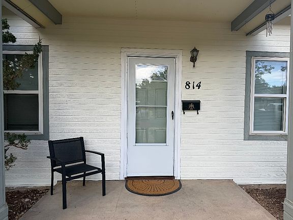 2nd image of 814 E Myrtle St