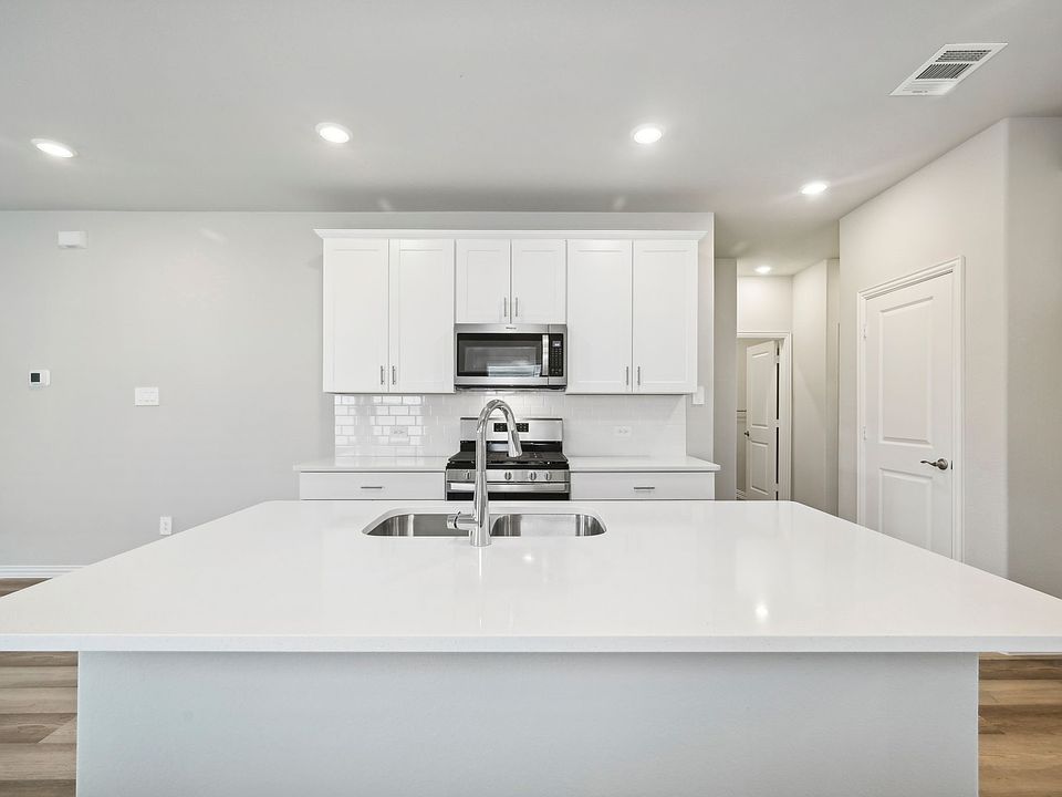 1st image of 926 Dayflower Ct