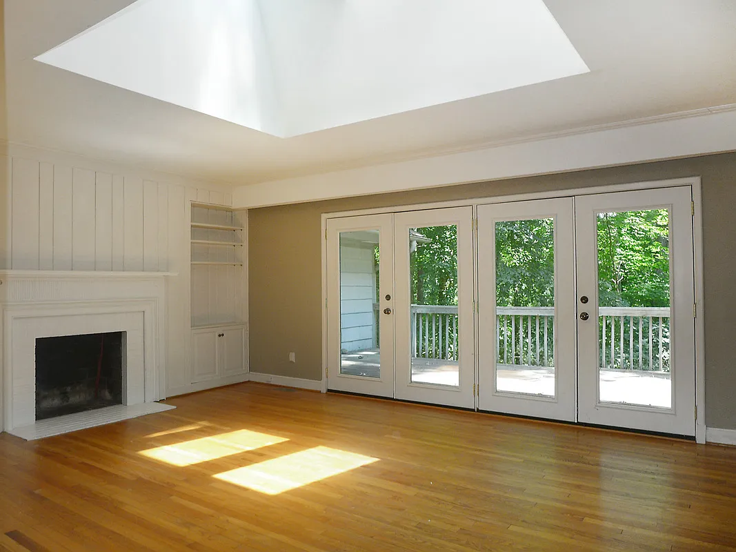 3 bed, 2.5 bath, 1880 sqft, $2,550 — Photo 3