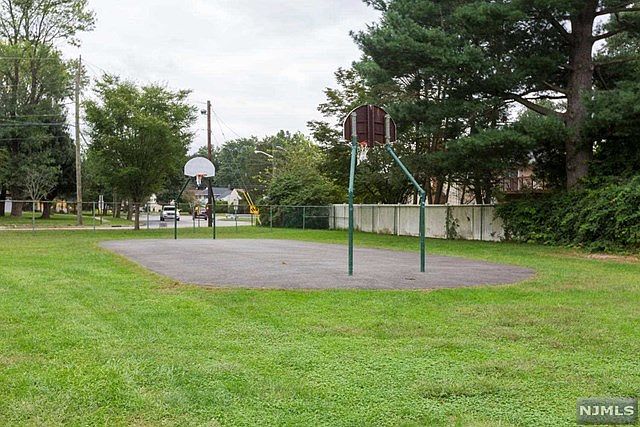 2nd image of 370 Bergen Blvd