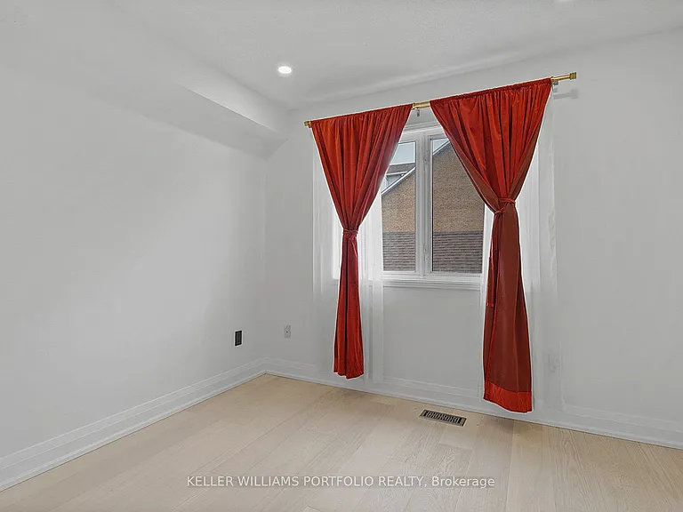 9542 Sheppard Ave E — Photo 17