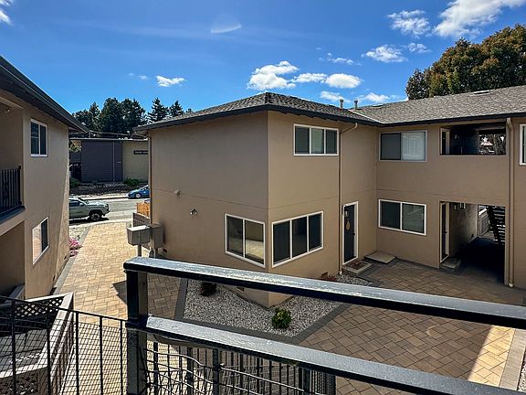 3rd image of 510 Walker Dr APT 2