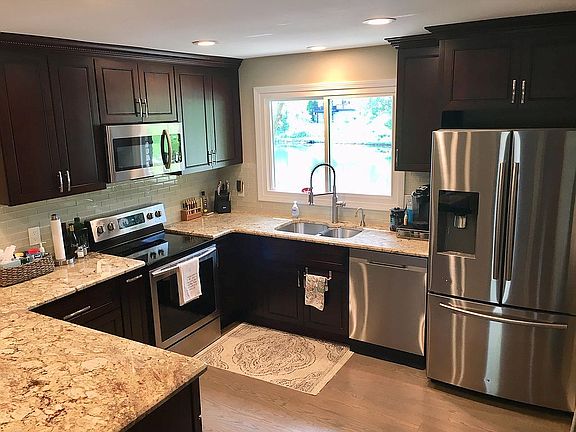 3rd image of 3122 Lakeside Dr