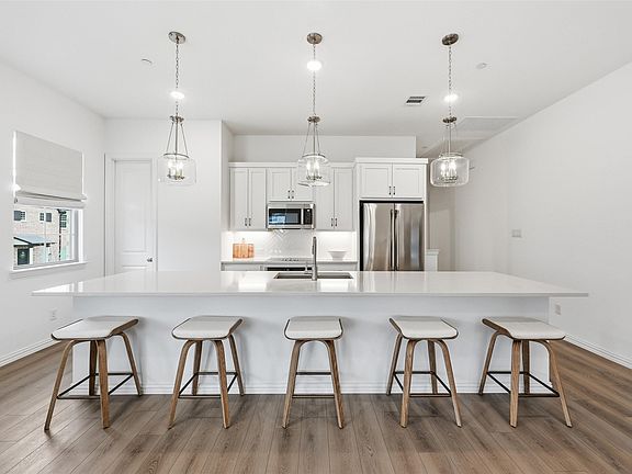 3rd image of 634 Blue Ridge Dr