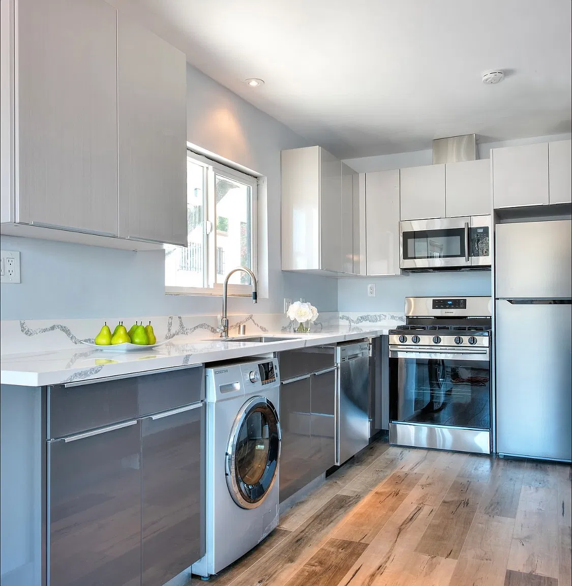 Two Bedroom with Washer & Dryer — Photo 2