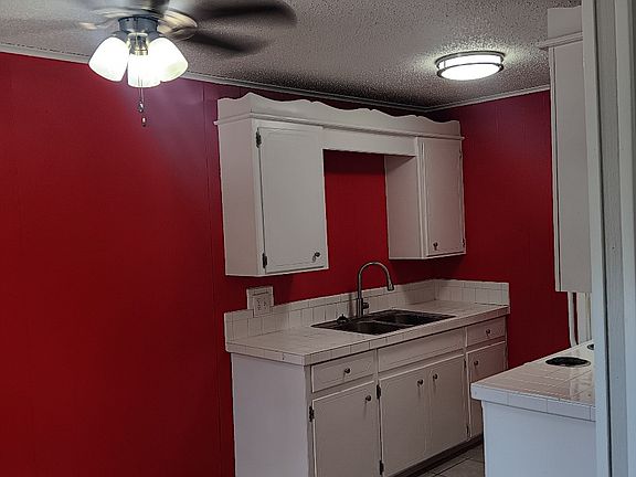 3rd image of 1002 W Hughes St #10