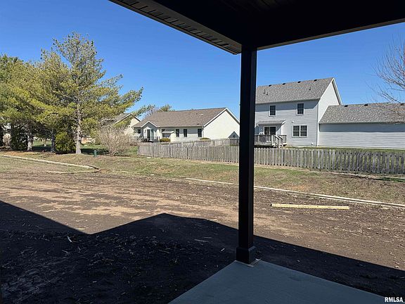 5th image of 412 Manor Hill Dr