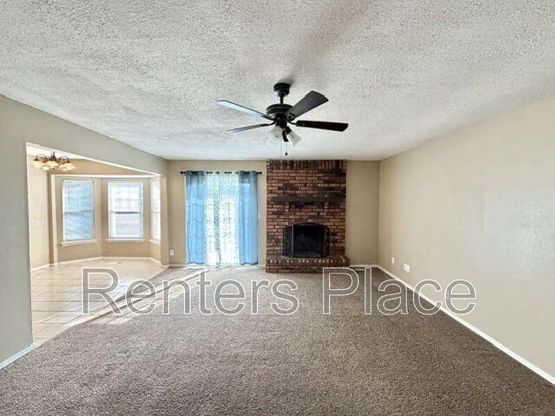 3 bed, 2.0 bath, 1408 sqft, $1,495 — Photo 2