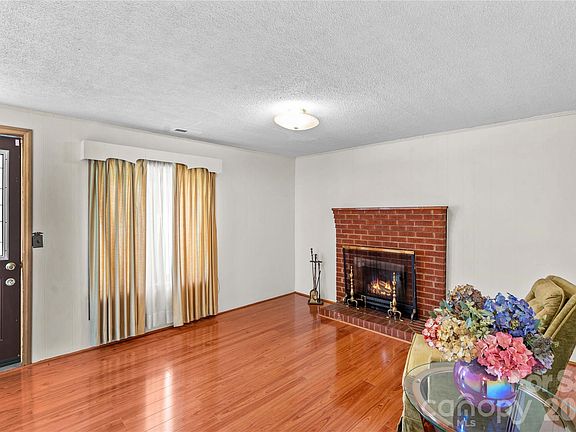 3rd image of 155 Parkertown Rd