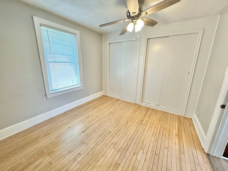 1811 N Warren Ave — Photo 14