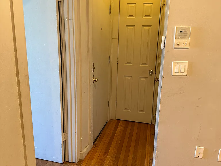 425 Hudson St #B1 — Photo 2