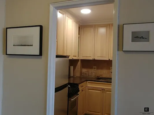 Sold by R New York | media 12