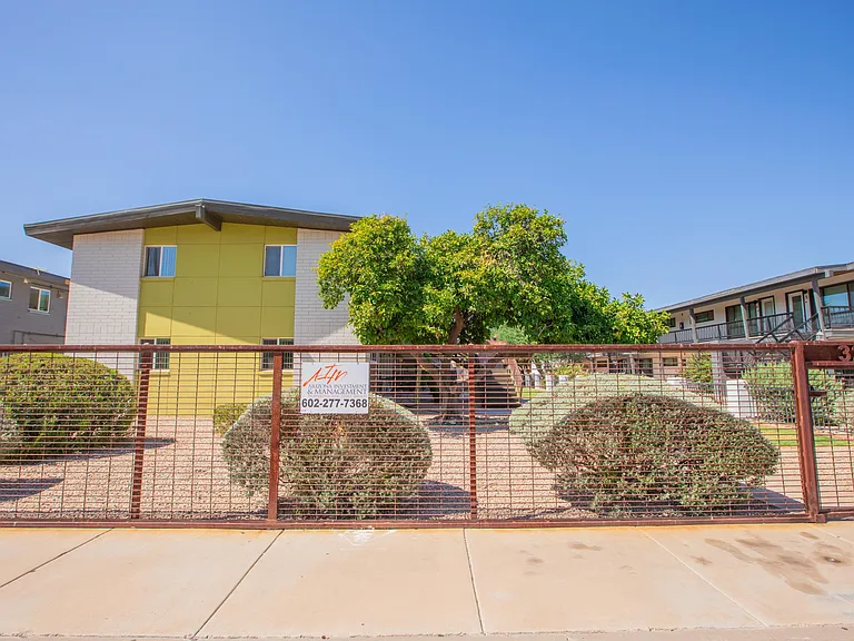 326 W Earll Dr #3 — Photo 18