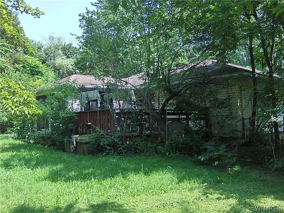 3rd image of 5 Maureen Dr