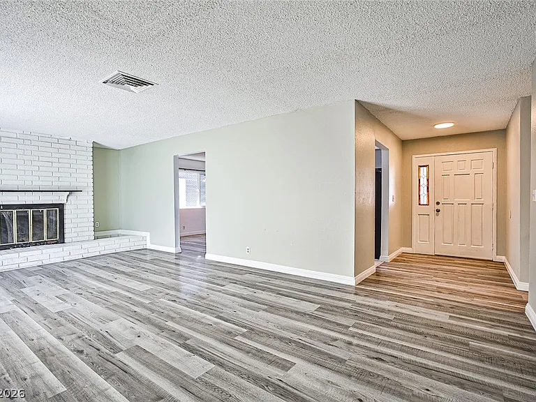 1320 Robin St — Photo 14