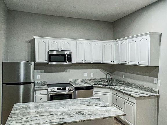 2nd image of 1412 Elm St APT 2